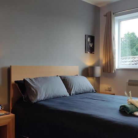 Modern 1-Bed Flat In Wigan Lägenhet Exteriör bild