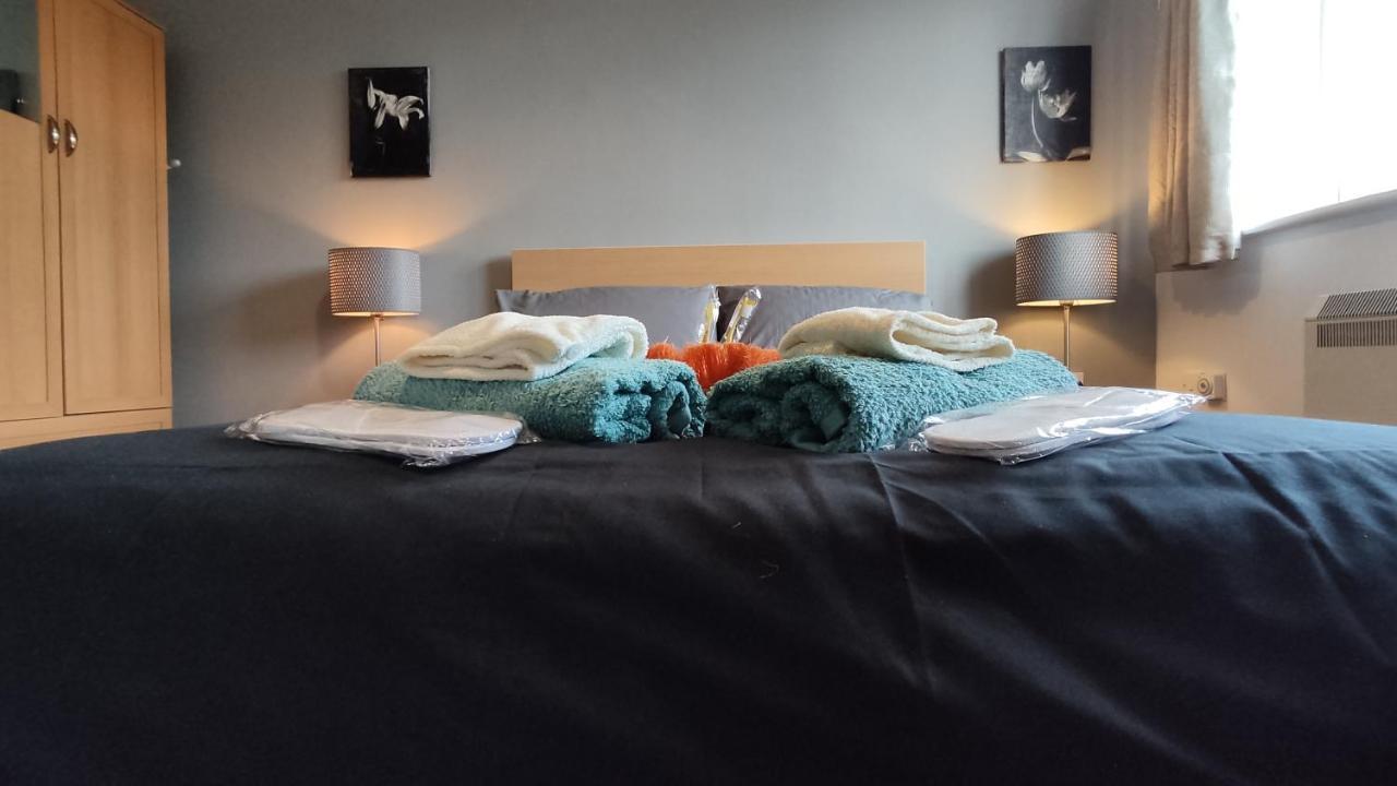 Modern 1-Bed Flat In Wigan Lägenhet Exteriör bild