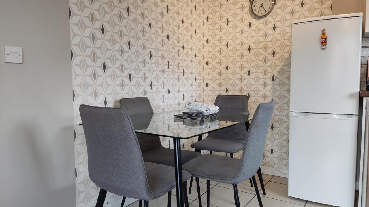 Modern 1-Bed Flat In Wigan Lägenhet Exteriör bild